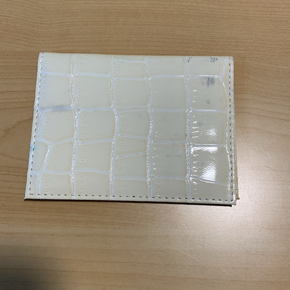 Cream Crocodile Embossed Wallet - Picture 2 of 3